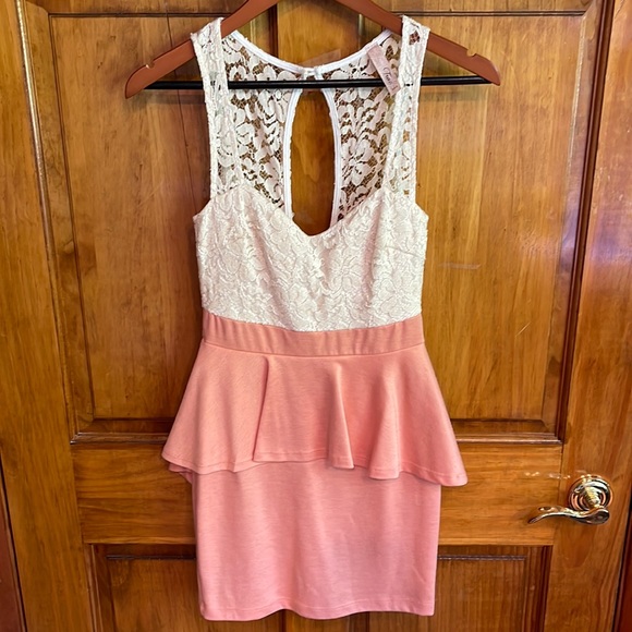 Trac Peplum & Lace Dress - Size Small🍑 - Picture 2 of 10